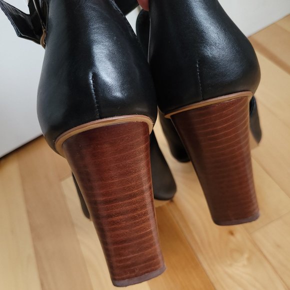 Vince Camuto  "Adaren" Heeled Sandal - Size 9 - Picture 2 of 9